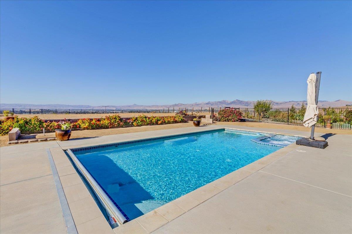 Detail Gallery Image 68 of 76 For 4116 Ashford Cir, Hollister,  CA 95023 - 4 Beds | 3/1 Baths
