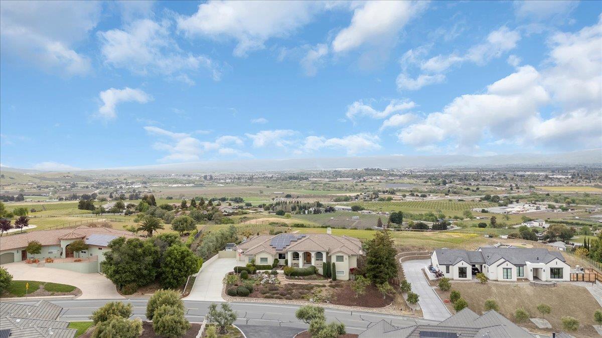 Detail Gallery Image 70 of 76 For 4116 Ashford Cir, Hollister,  CA 95023 - 4 Beds | 3/1 Baths