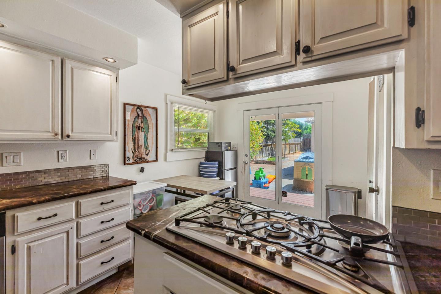 Detail Gallery Image 15 of 36 For 1179 San Benito St, Hollister,  CA 95023 - 2 Beds | 1 Baths