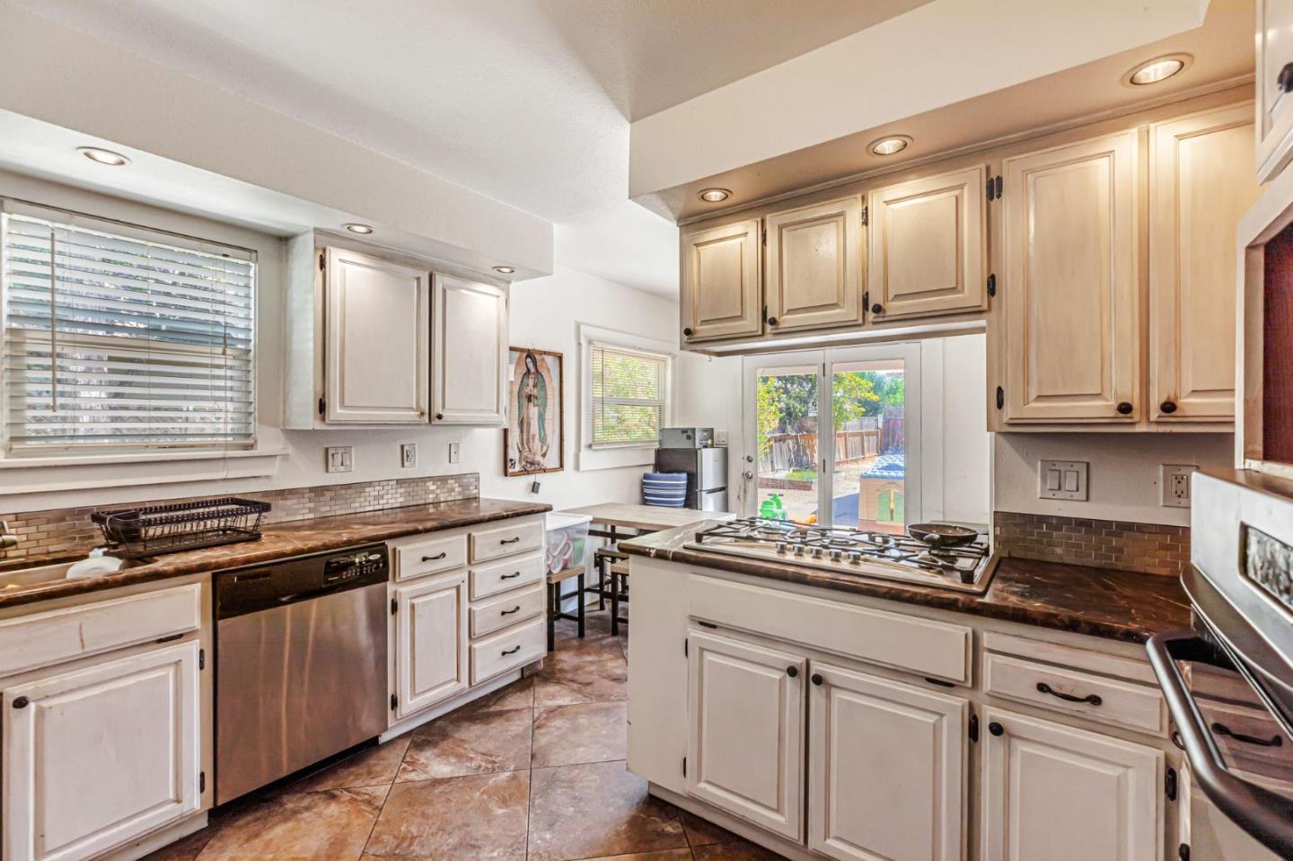 Detail Gallery Image 17 of 36 For 1179 San Benito St, Hollister,  CA 95023 - 2 Beds | 1 Baths