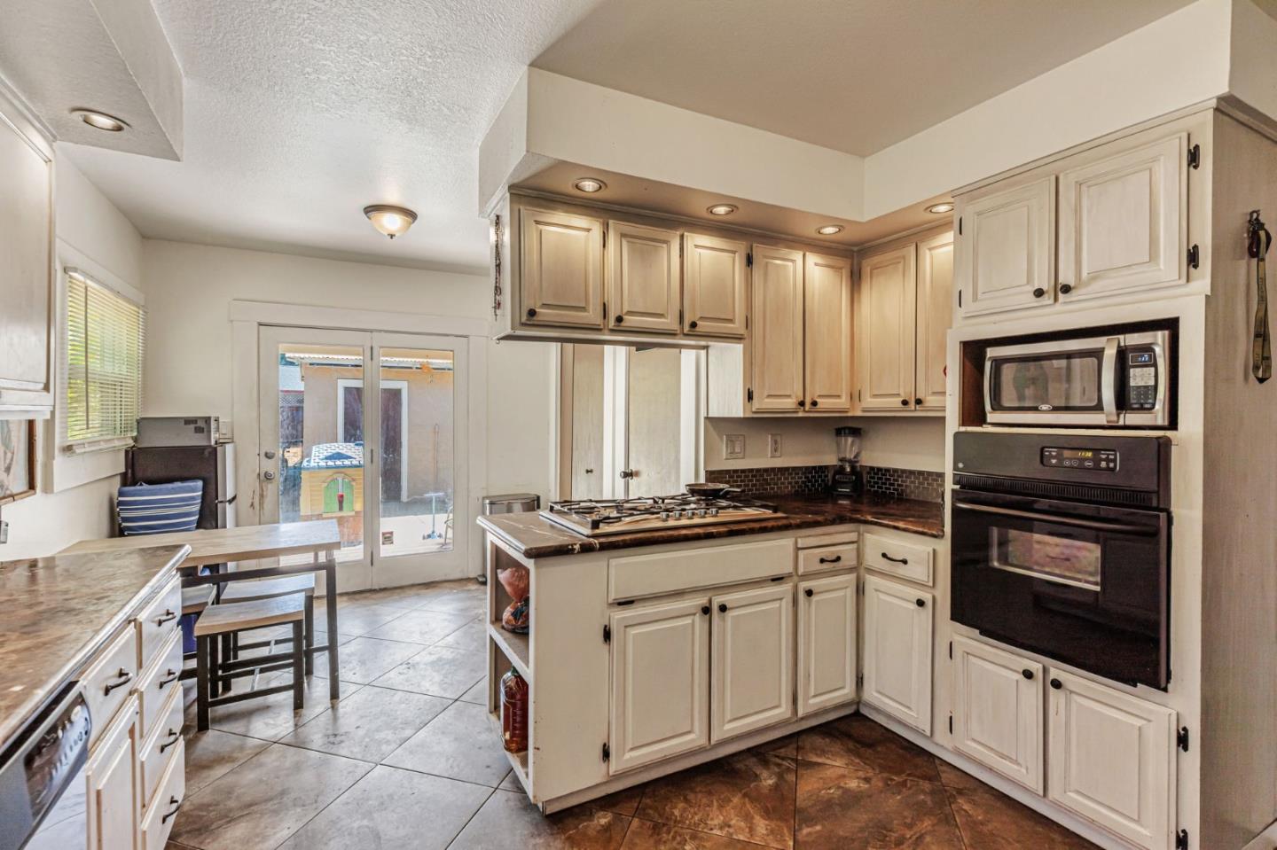 Detail Gallery Image 18 of 36 For 1179 San Benito St, Hollister,  CA 95023 - 2 Beds | 1 Baths
