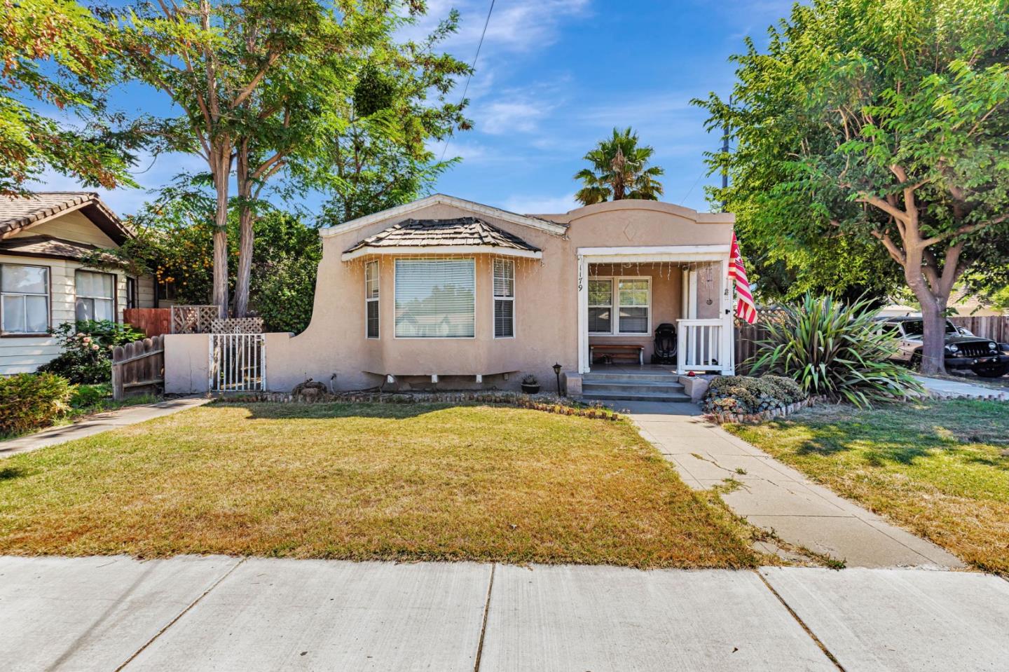 Detail Gallery Image 2 of 36 For 1179 San Benito St, Hollister,  CA 95023 - 2 Beds | 1 Baths