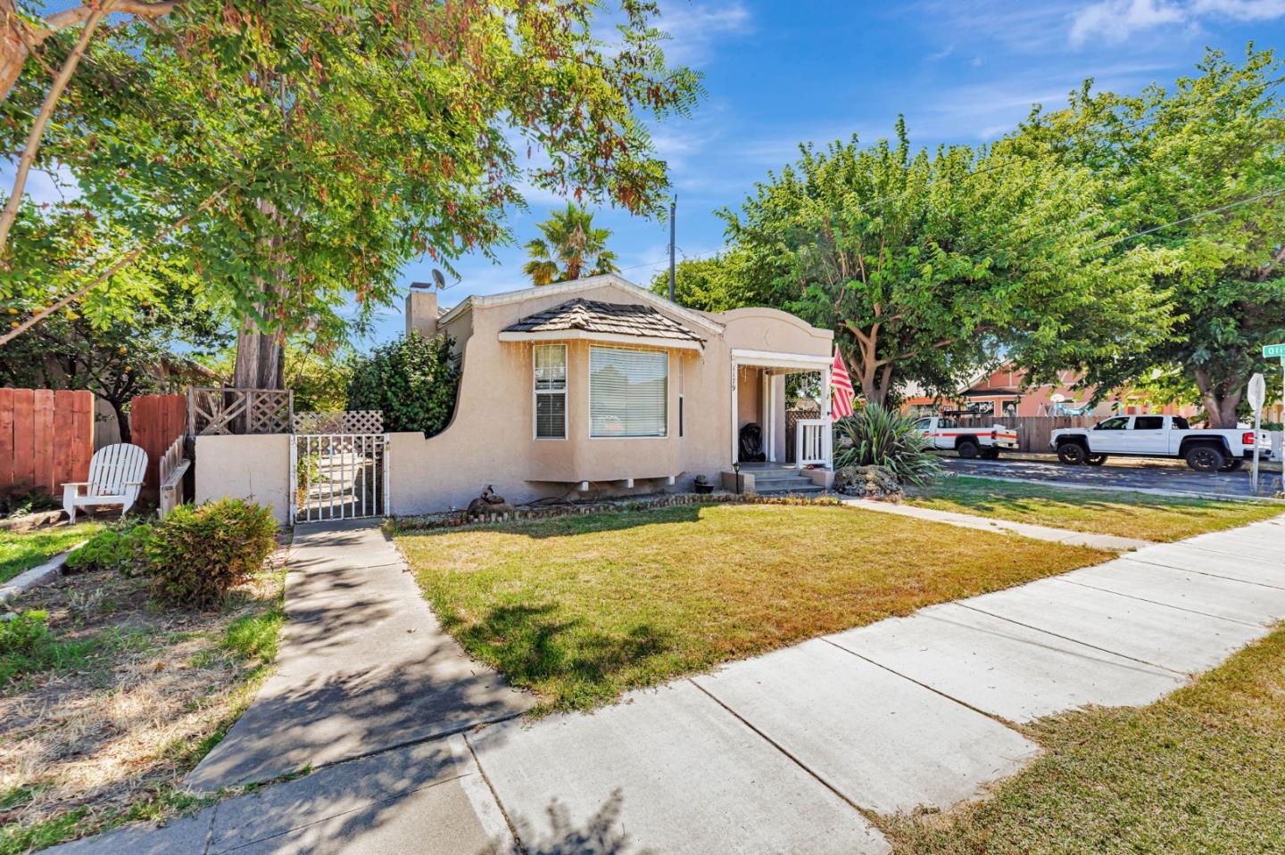 Detail Gallery Image 3 of 36 For 1179 San Benito St, Hollister,  CA 95023 - 2 Beds | 1 Baths
