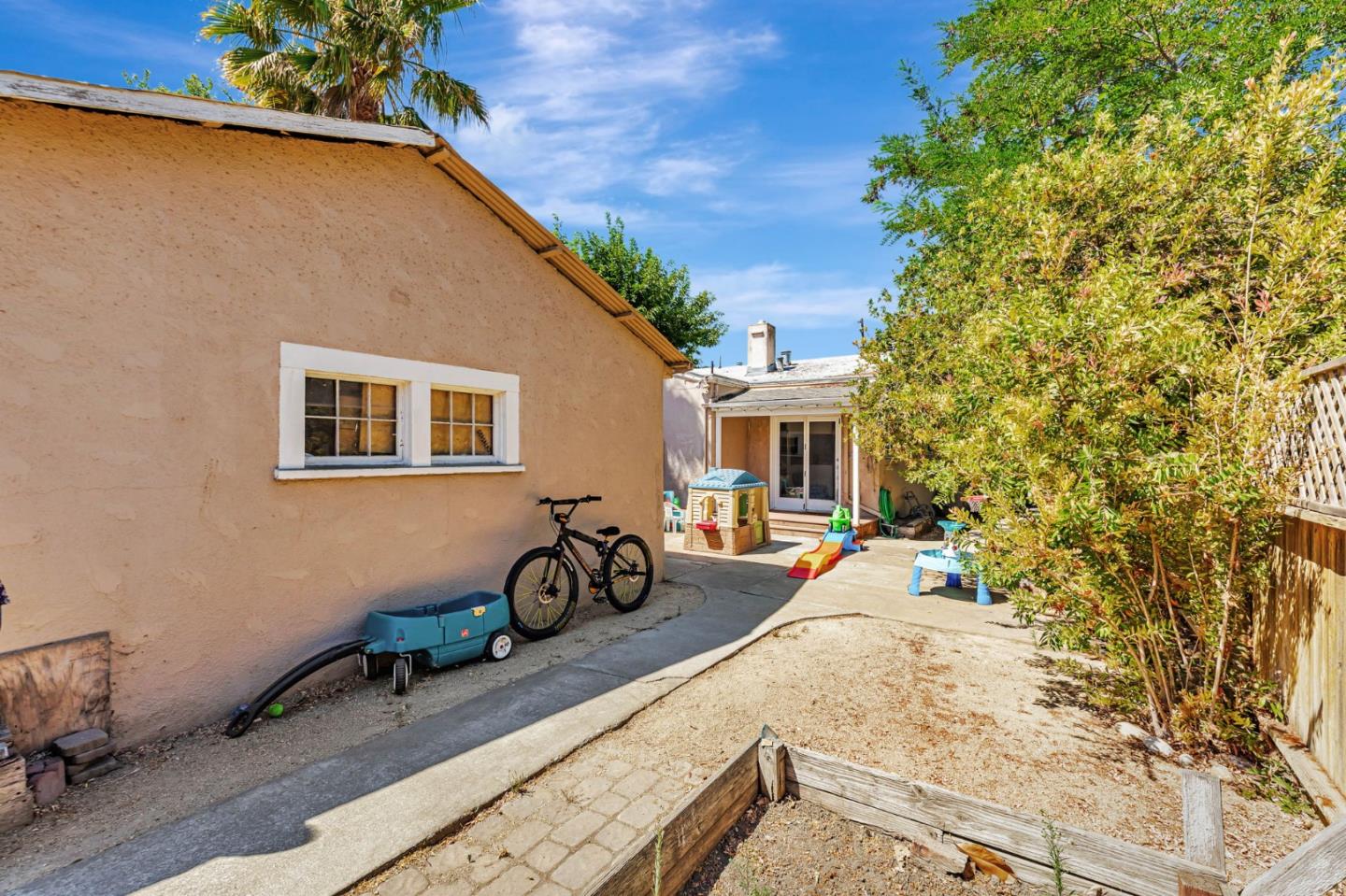 Detail Gallery Image 33 of 36 For 1179 San Benito St, Hollister,  CA 95023 - 2 Beds | 1 Baths