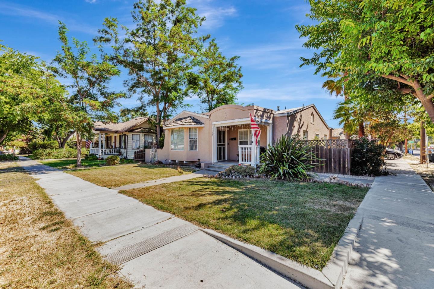 Detail Gallery Image 4 of 36 For 1179 San Benito St, Hollister,  CA 95023 - 2 Beds | 1 Baths