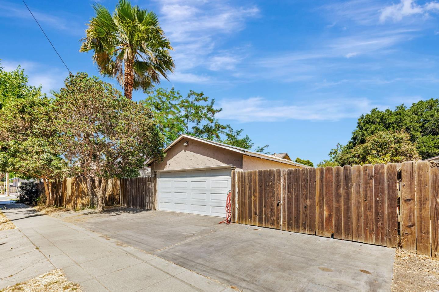 Detail Gallery Image 6 of 36 For 1179 San Benito St, Hollister,  CA 95023 - 2 Beds | 1 Baths