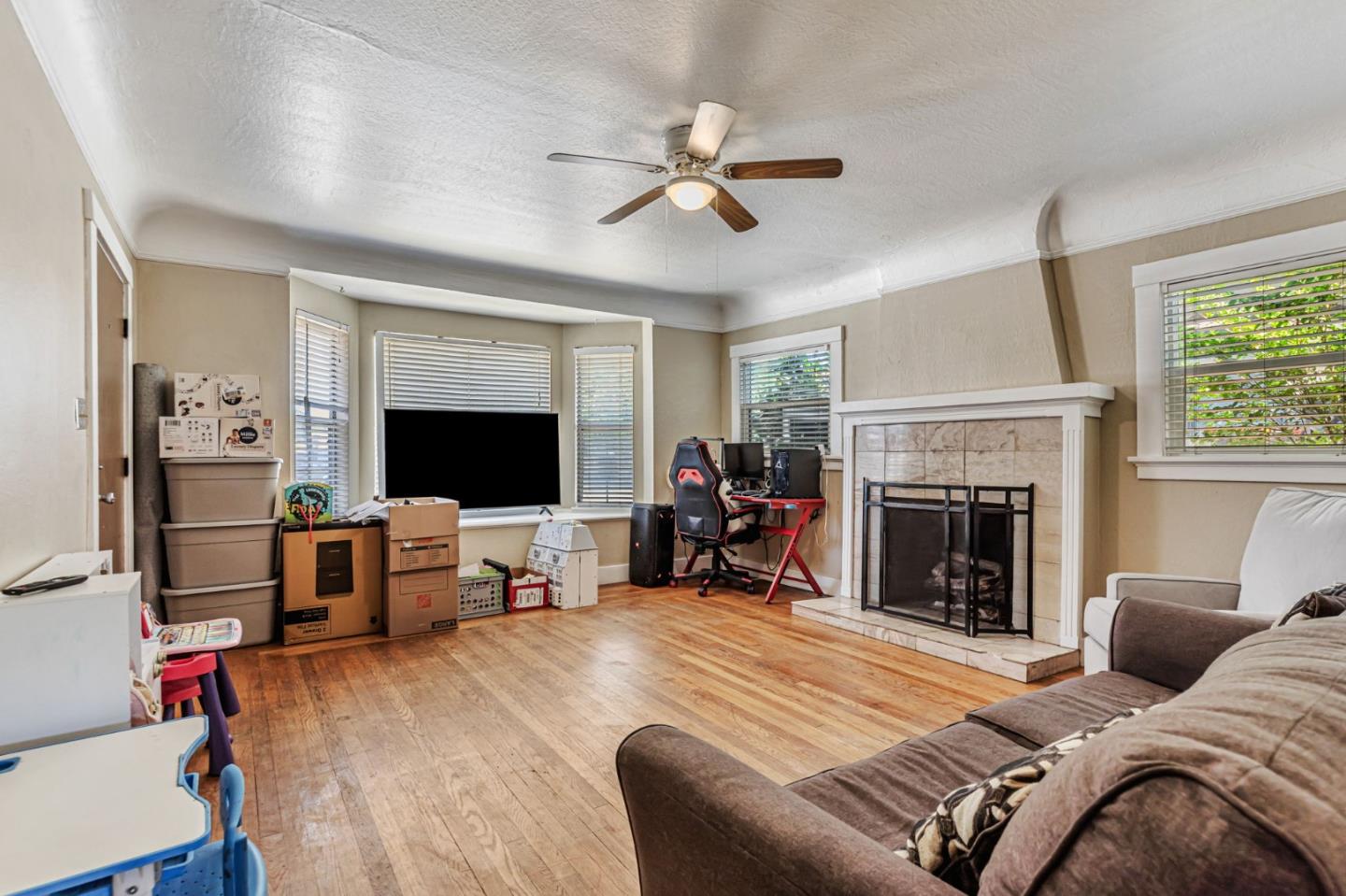 Detail Gallery Image 8 of 36 For 1179 San Benito St, Hollister,  CA 95023 - 2 Beds | 1 Baths