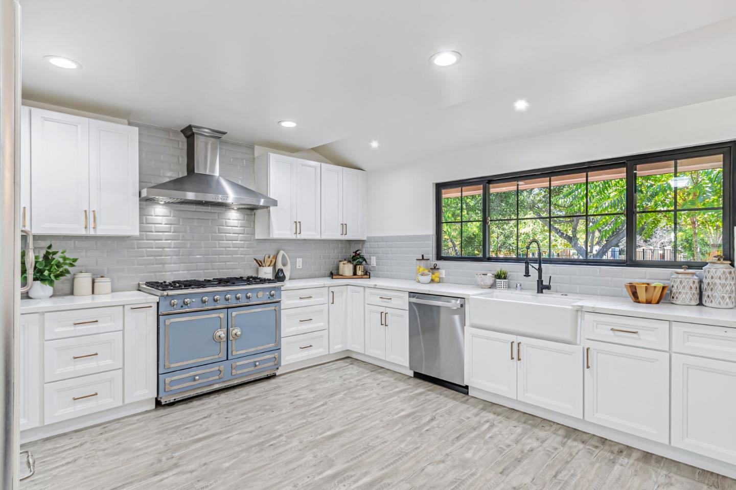 Detail Gallery Image 9 of 52 For 19680 Crestbrook Dr, Saratoga,  CA 95070 - 4 Beds | 3 Baths