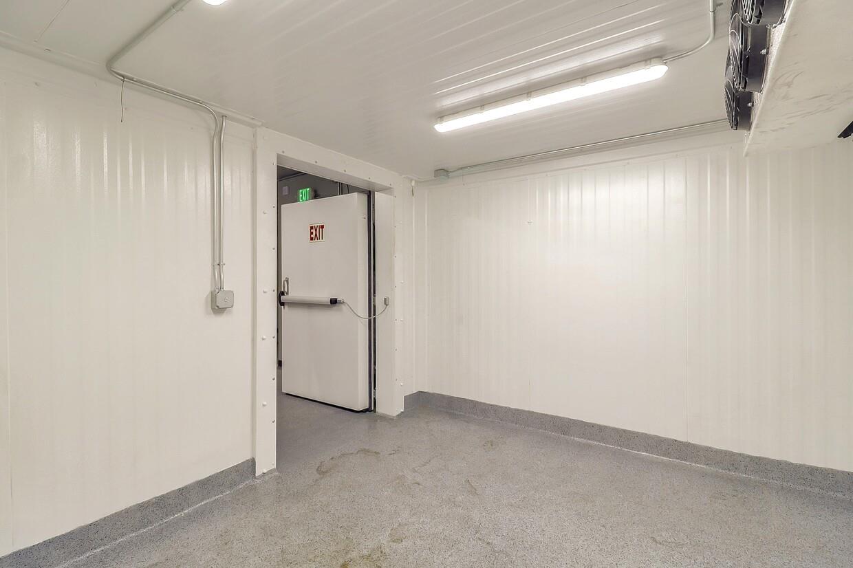 Detail Gallery Image 19 of 25 For 1025 44th Ave, Oakland,  CA 94601 - – Beds | – Baths