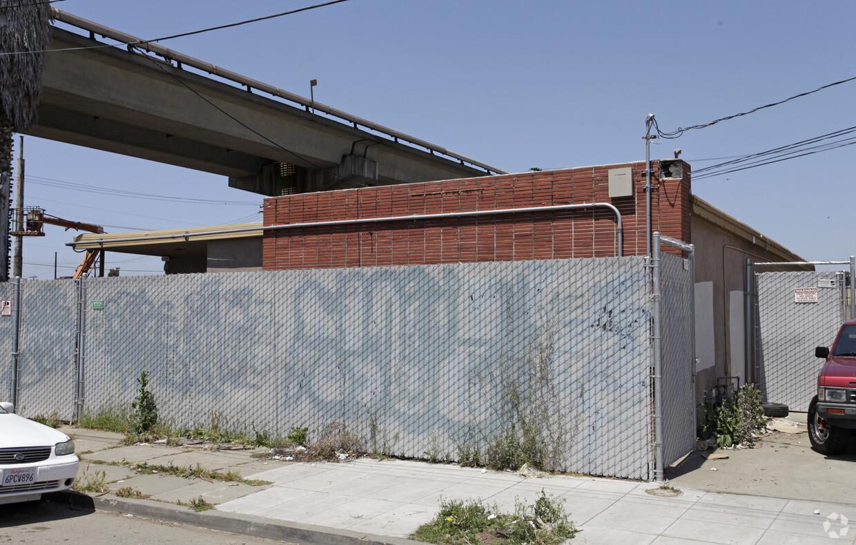 Detail Gallery Image 2 of 25 For 1025 44th Ave, Oakland,  CA 94601 - – Beds | – Baths
