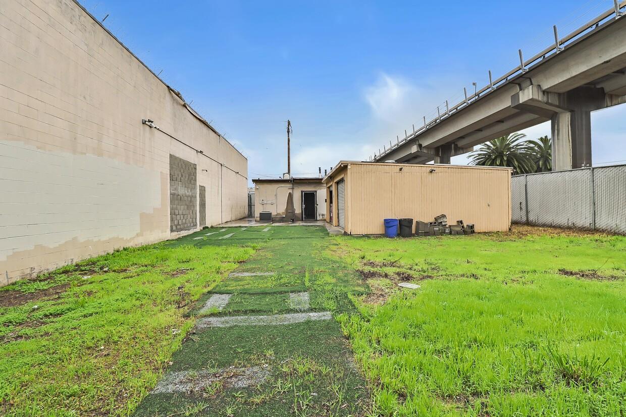 Detail Gallery Image 4 of 25 For 1025 44th Ave, Oakland,  CA 94601 - – Beds | – Baths