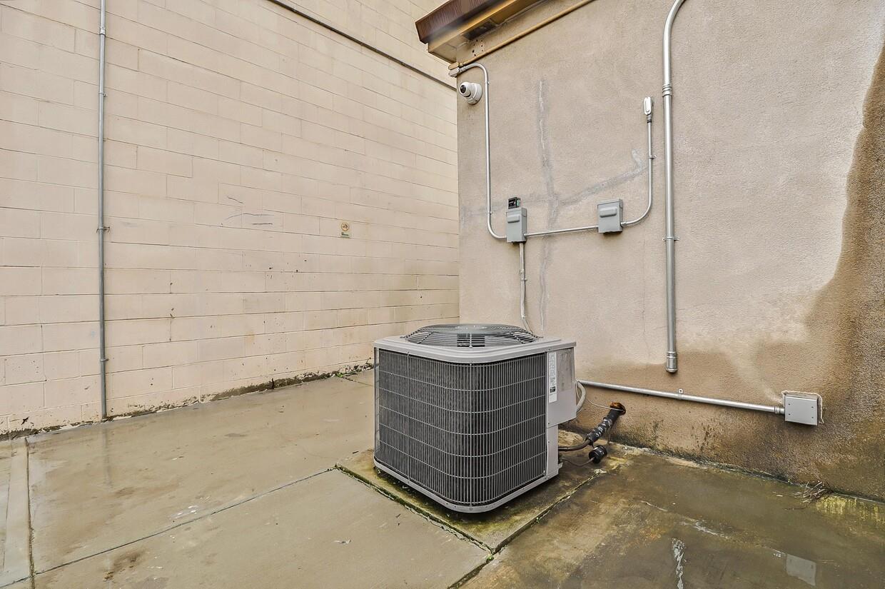 Detail Gallery Image 6 of 25 For 1025 44th Ave, Oakland,  CA 94601 - – Beds | – Baths