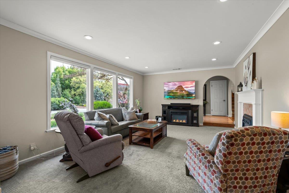 Detail Gallery Image 15 of 56 For 17441 Blue Jay Dr, Morgan Hill,  CA 95037 - 4 Beds | 3/1 Baths