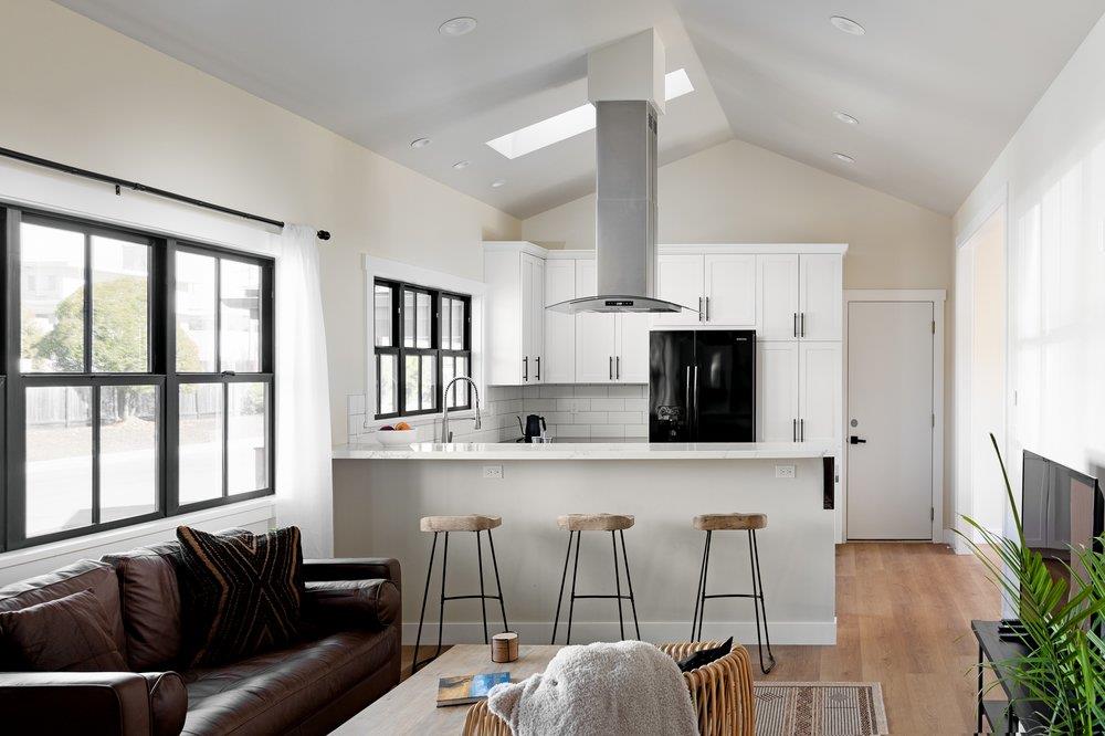 Detail Gallery Image 3 of 7 For 902 Hanover St, Santa Cruz,  CA 95062 - 4 Beds | 3 Baths