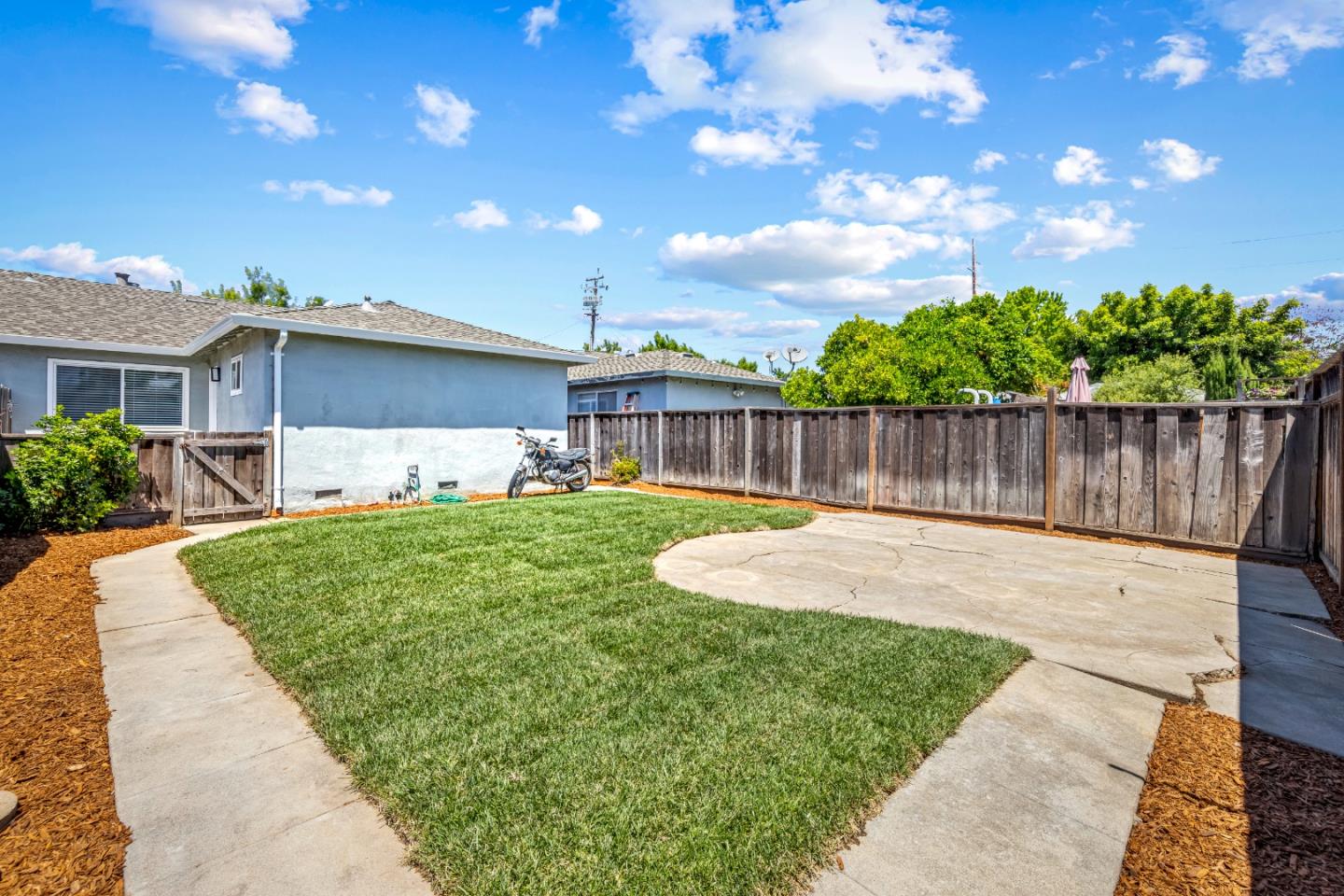 Detail Gallery Image 2 of 9 For 920 Northrup St, San Jose,  CA 95126 - 2 Beds | 1 Baths