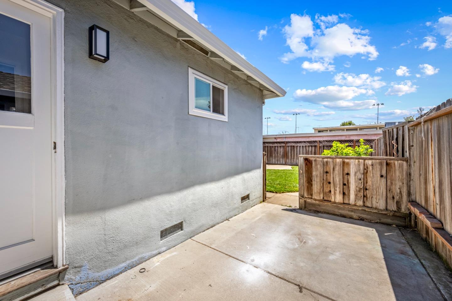 Detail Gallery Image 3 of 9 For 920 Northrup St, San Jose,  CA 95126 - 2 Beds | 1 Baths