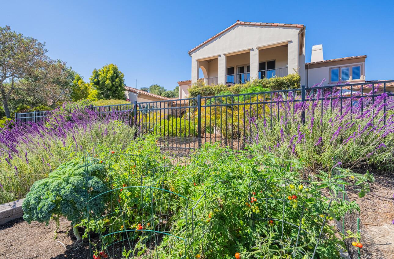Detail Gallery Image 13 of 64 For 407 Mirador Ct, Monterey,  CA 93940 - 3 Beds | 3/1 Baths