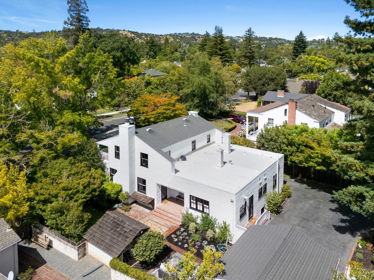 Detail Gallery Image 7 of 48 For 48 Turnsworth Ave, Redwood City,  CA 94062 - 4 Beds | 3 Baths