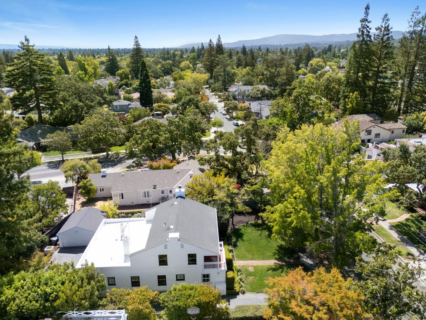 Detail Gallery Image 8 of 48 For 48 Turnsworth Ave, Redwood City,  CA 94062 - 4 Beds | 3 Baths