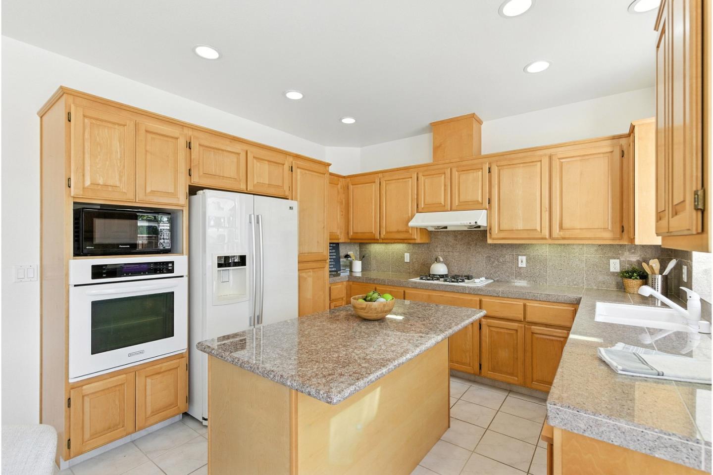Detail Gallery Image 16 of 46 For 3297 Pomerado Dr, San Jose,  CA 95135 - 4 Beds | 3 Baths