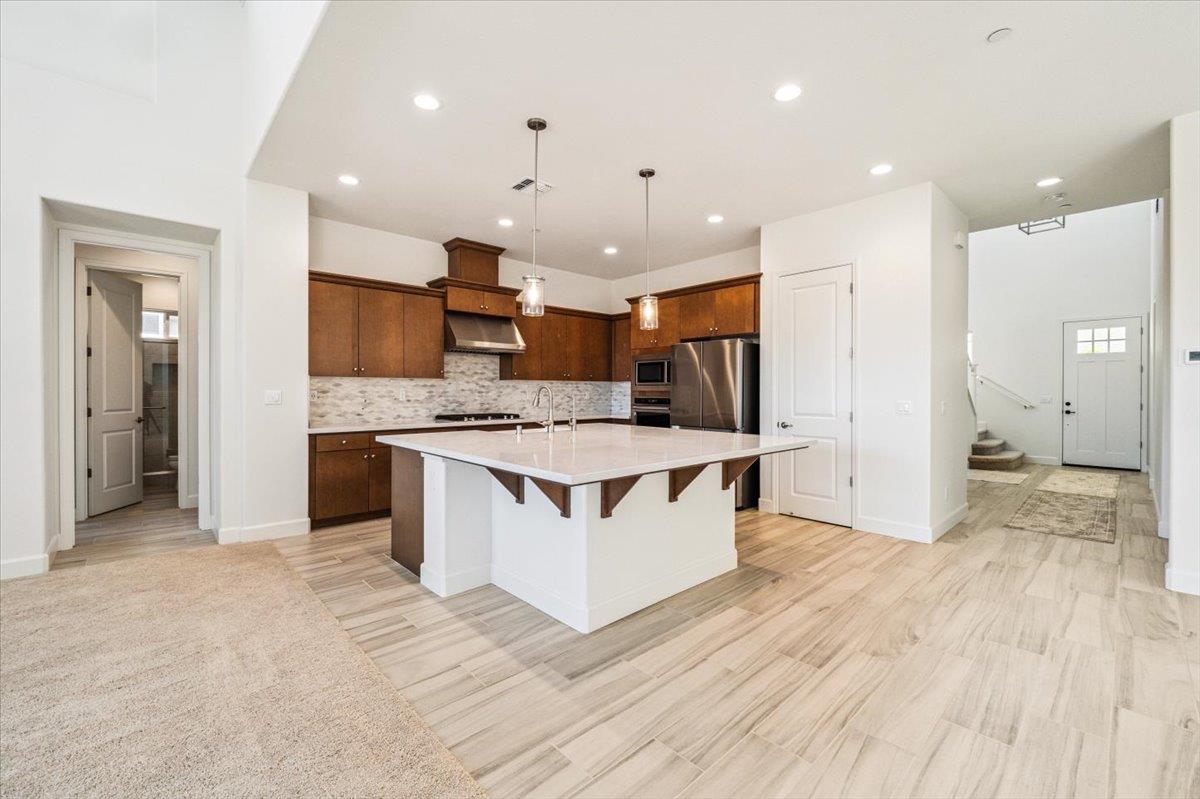 Detail Gallery Image 10 of 63 For 465 Russell Way, Marina,  CA 93933 - 6 Beds | 4 Baths