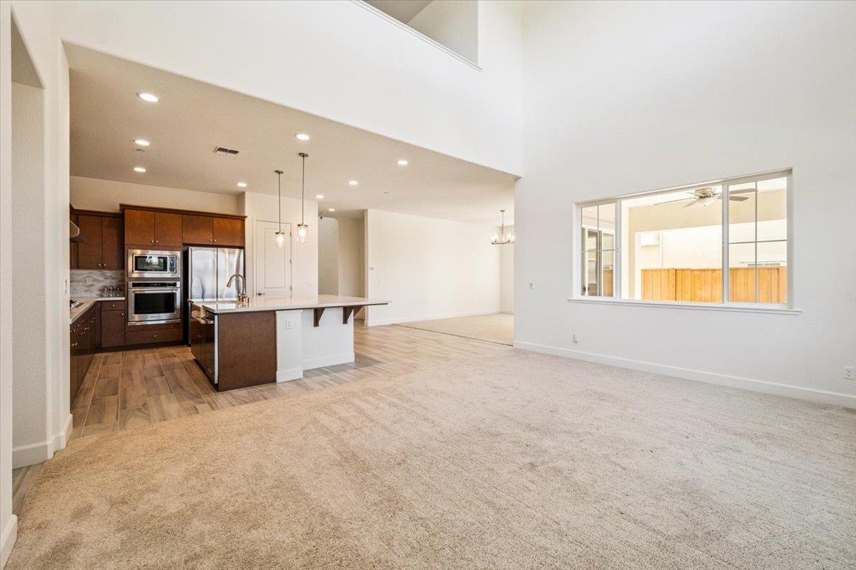 Detail Gallery Image 18 of 63 For 465 Russell Way, Marina,  CA 93933 - 6 Beds | 4 Baths