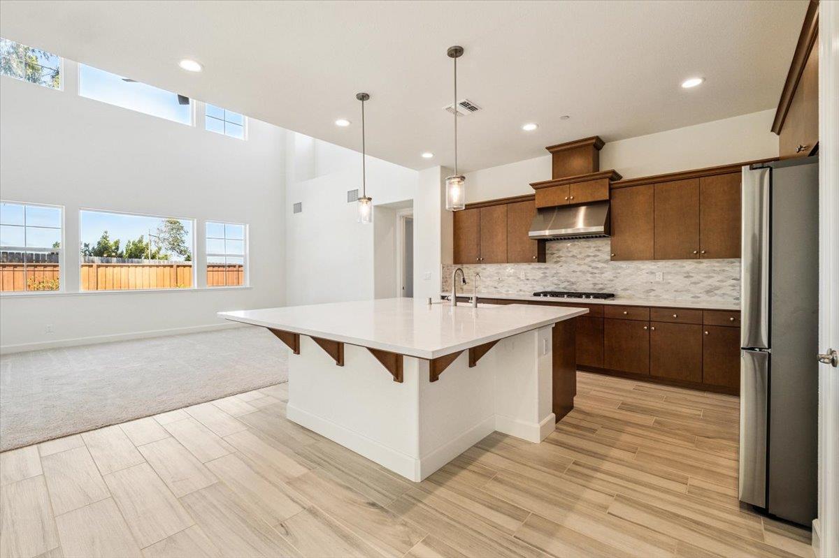 Detail Gallery Image 6 of 63 For 465 Russell Way, Marina,  CA 93933 - 6 Beds | 4 Baths