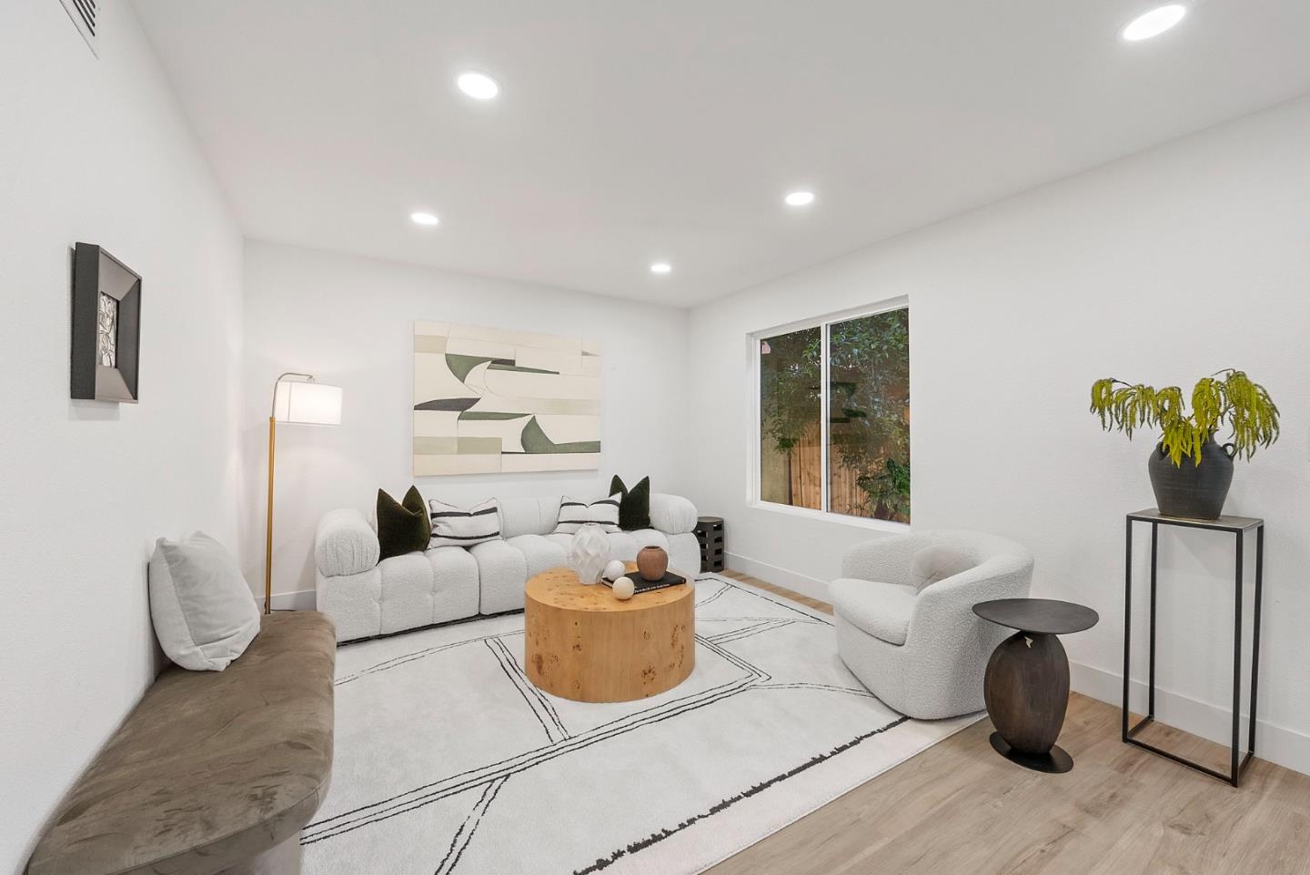 Detail Gallery Image 3 of 28 For 2044 Voss Park Ln, San Jose,  CA 95131 - 4 Beds | 1/1 Baths
