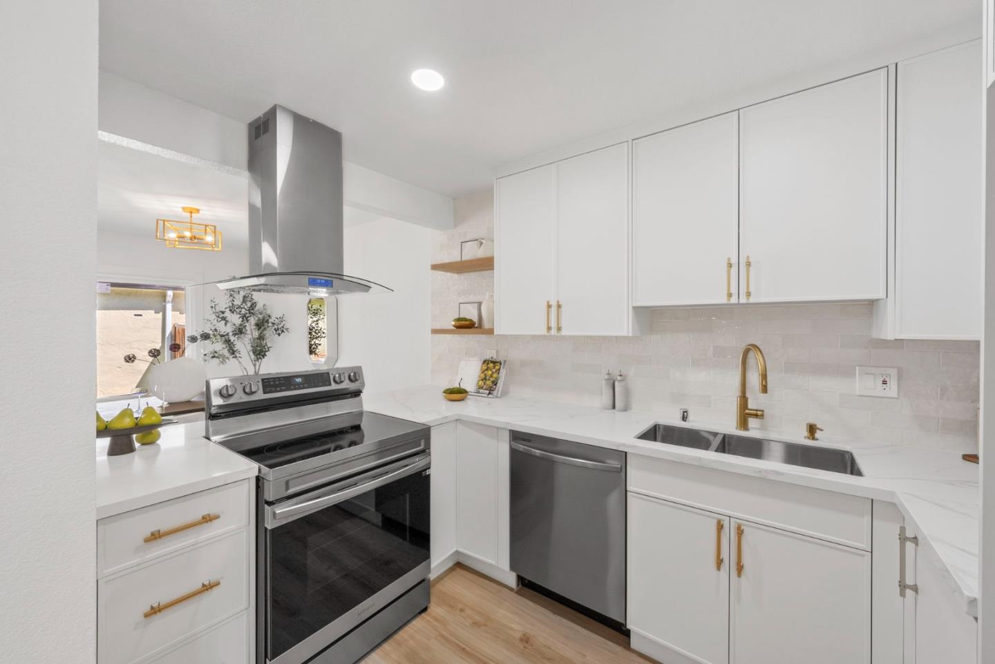 Detail Gallery Image 5 of 28 For 2044 Voss Park Ln, San Jose,  CA 95131 - 4 Beds | 1/1 Baths