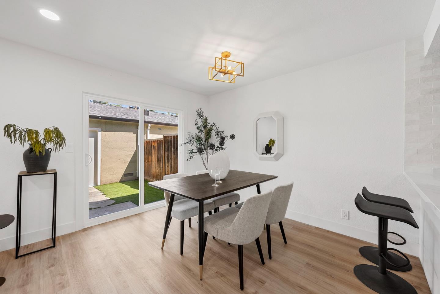 Detail Gallery Image 7 of 28 For 2044 Voss Park Ln, San Jose,  CA 95131 - 4 Beds | 1/1 Baths