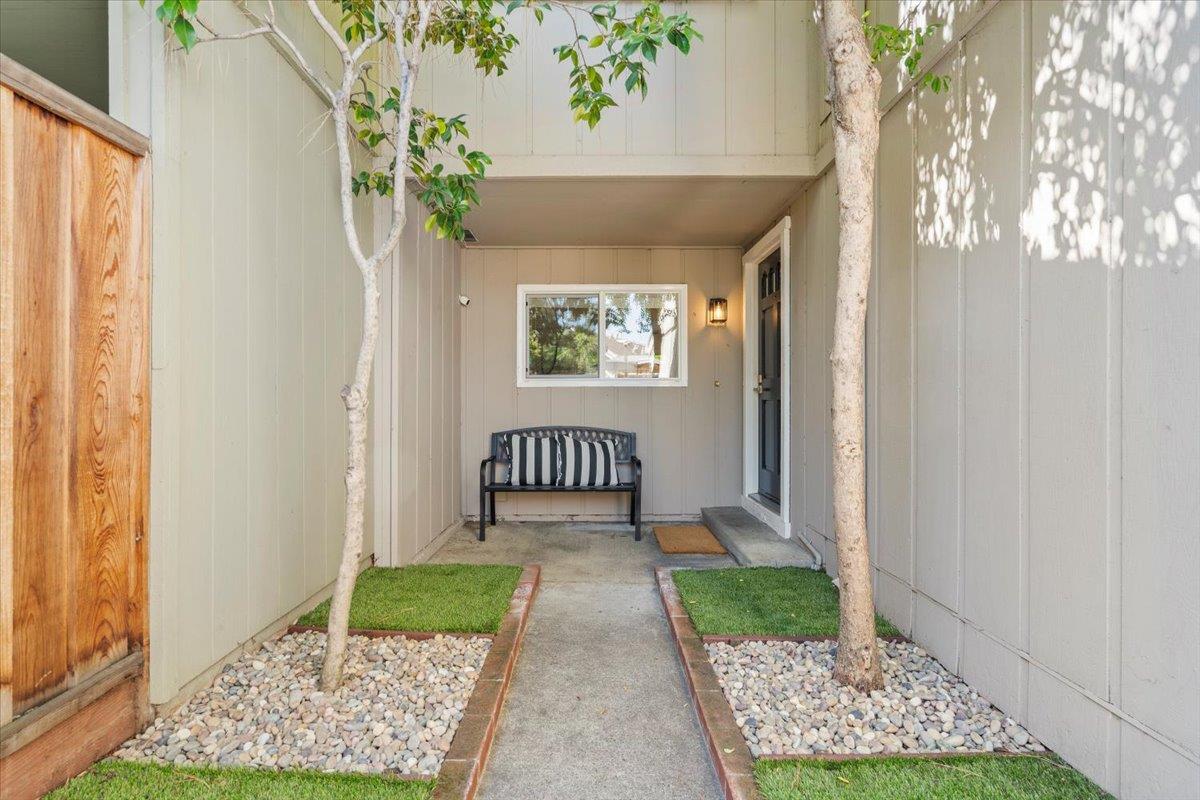 Detail Gallery Image 2 of 27 For 535 Pine Wood Ln, Los Gatos,  CA 95032 - 3 Beds | 2/1 Baths