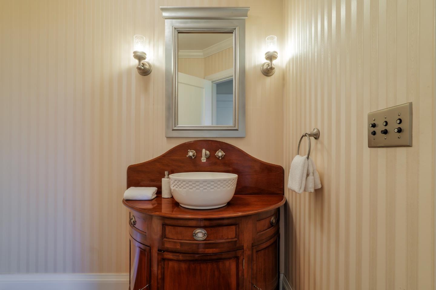 Detail Gallery Image 13 of 28 For 730 Mora Dr, Los Altos,  CA 94024 - 4 Beds | 3/3 Baths