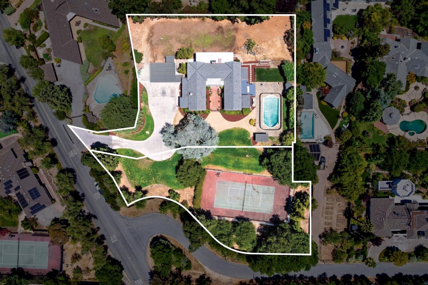 Detail Gallery Image 27 of 28 For 730 Mora Dr, Los Altos,  CA 94024 - 4 Beds | 3/3 Baths