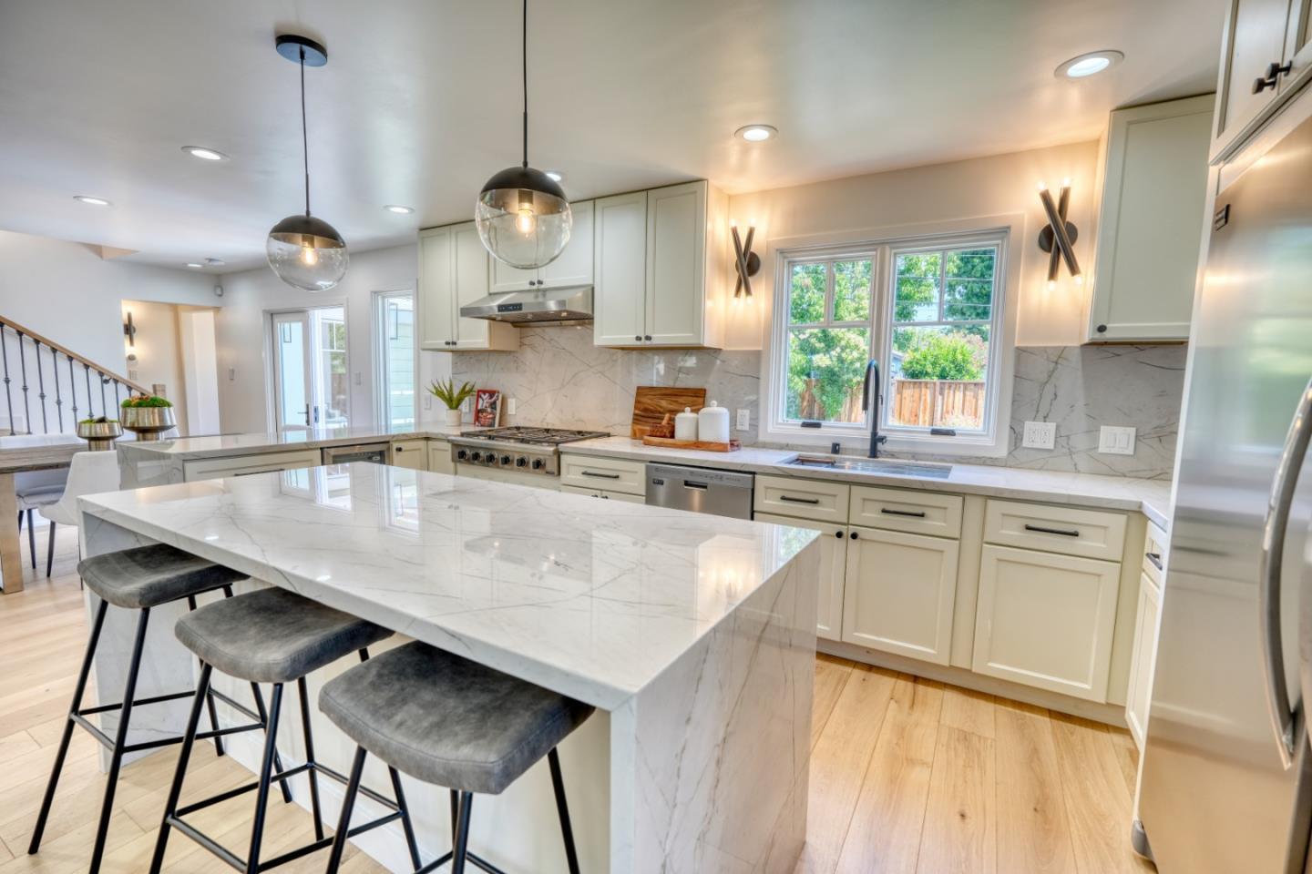 Detail Gallery Image 12 of 73 For 952 6th Ave, Redwood City,  CA 94063 - – Beds | – Baths