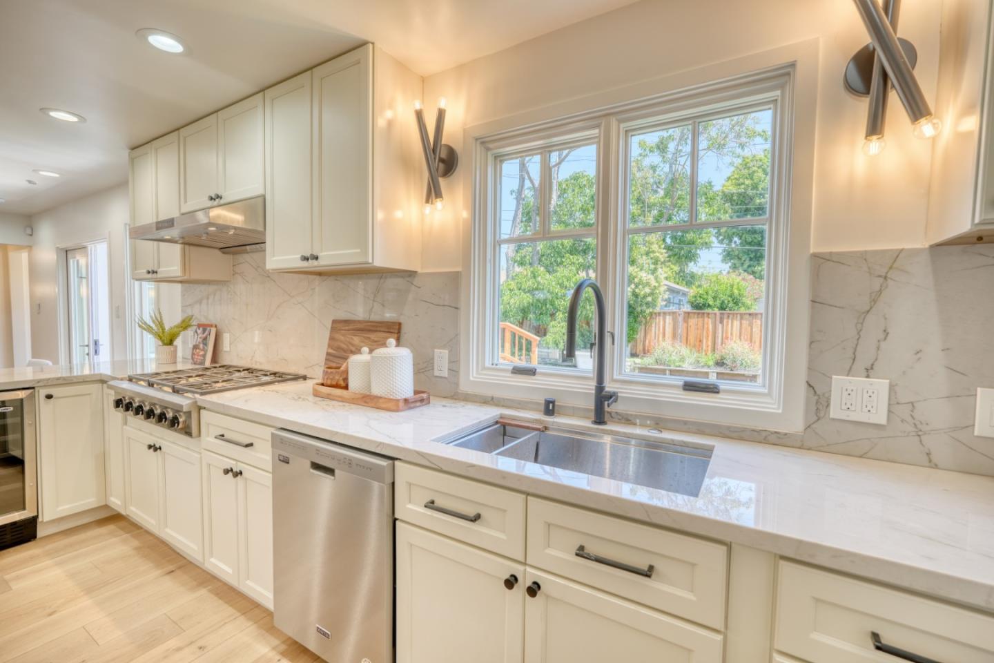 Detail Gallery Image 16 of 73 For 952 6th Ave, Redwood City,  CA 94063 - – Beds | – Baths