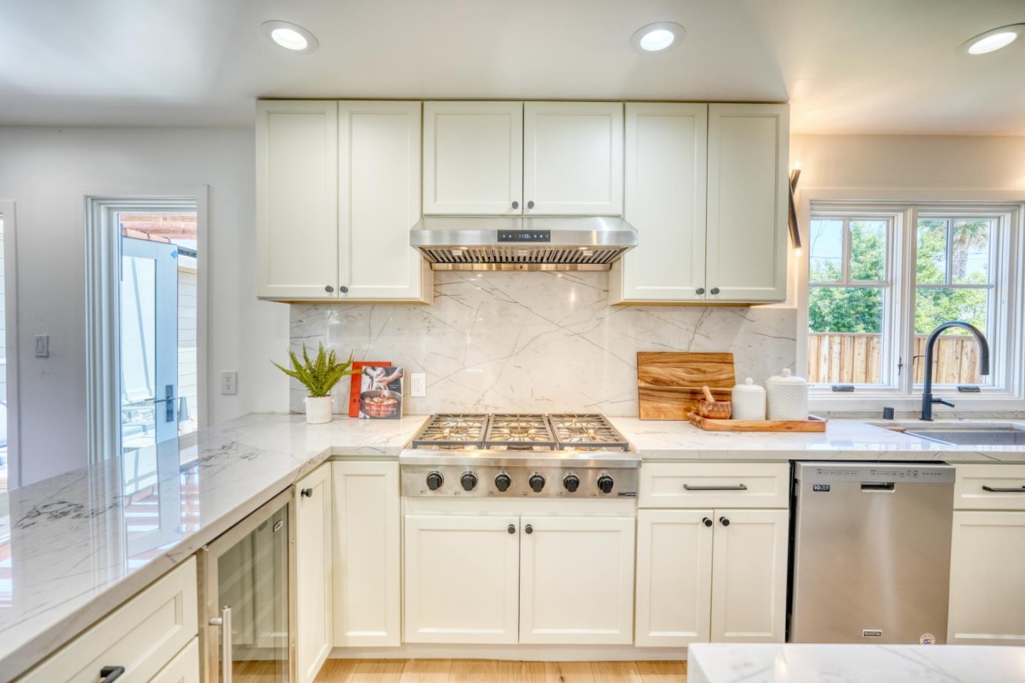 Detail Gallery Image 17 of 73 For 952 6th Ave, Redwood City,  CA 94063 - – Beds | – Baths