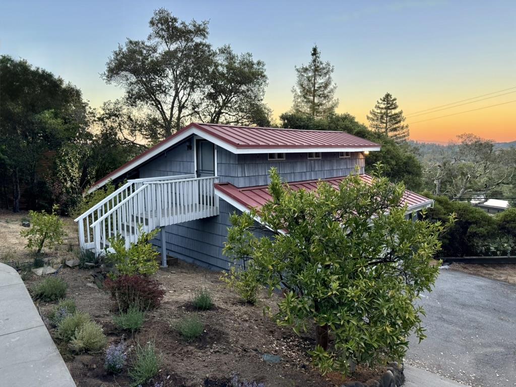 Detail Gallery Image 4 of 19 For 108 Santa Maria Ave, Portola Valley,  CA 94028 - 3 Beds | 2 Baths