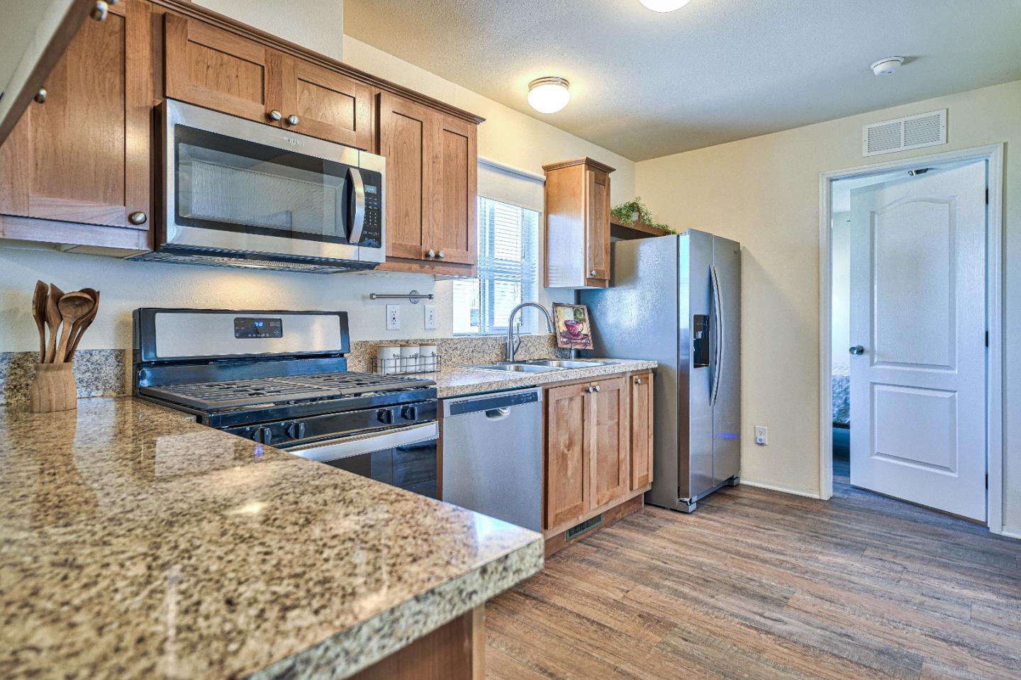 Detail Gallery Image 11 of 27 For 55 San Juan Grade Rd #85,  Salinas,  CA 93906 - 2 Beds | 2 Baths