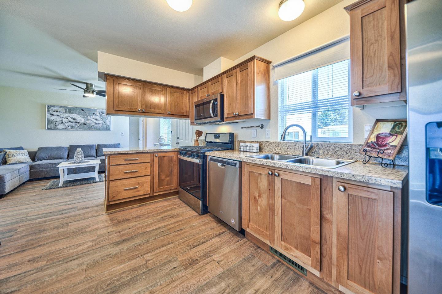 Detail Gallery Image 9 of 27 For 55 San Juan Grade Rd #85,  Salinas,  CA 93906 - 2 Beds | 2 Baths