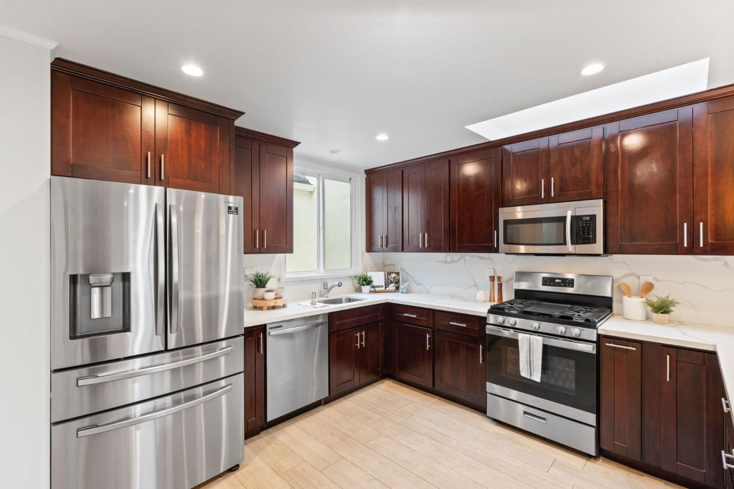 Detail Gallery Image 15 of 34 For 2640 Alemany Blvd, San Francisco,  CA 94112 - 4 Beds | 2 Baths