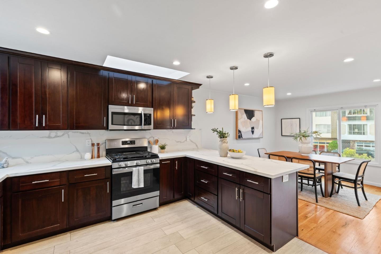 Detail Gallery Image 16 of 34 For 2640 Alemany Blvd, San Francisco,  CA 94112 - 4 Beds | 2 Baths
