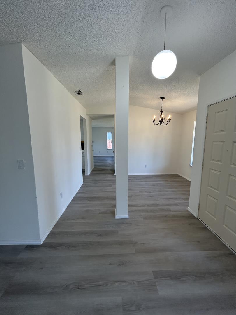 Detail Gallery Image 11 of 22 For 3985 Limestone Way, Sacramento,  CA 95823 - 4 Beds | 2 Baths