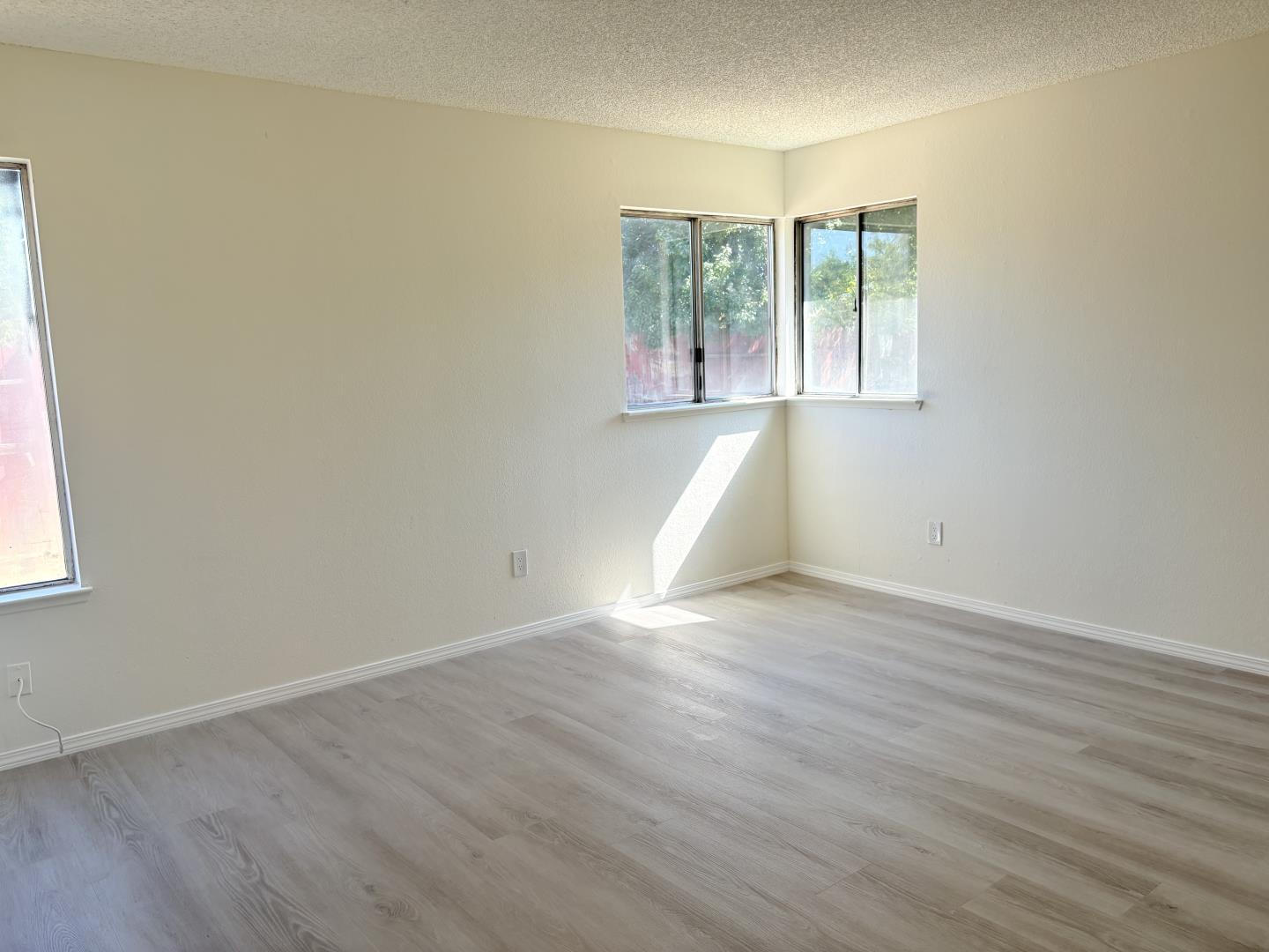 Detail Gallery Image 14 of 22 For 3985 Limestone Way, Sacramento,  CA 95823 - 4 Beds | 2 Baths