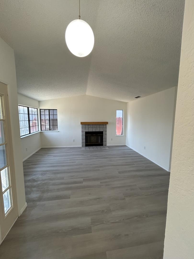 Detail Gallery Image 2 of 22 For 3985 Limestone Way, Sacramento,  CA 95823 - 4 Beds | 2 Baths