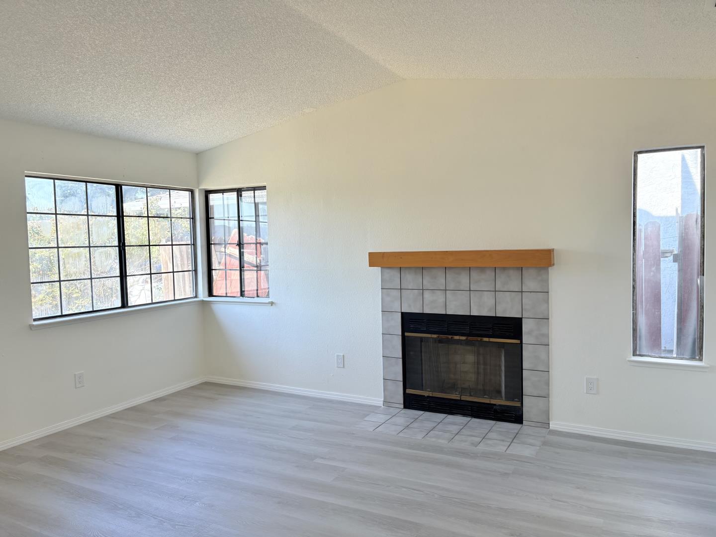 Detail Gallery Image 3 of 22 For 3985 Limestone Way, Sacramento,  CA 95823 - 4 Beds | 2 Baths