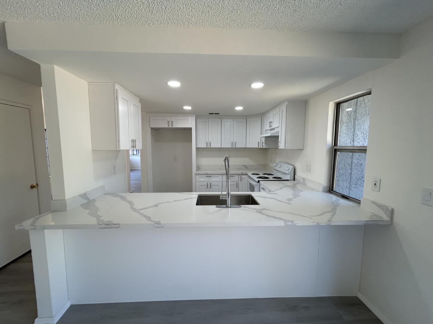 Detail Gallery Image 5 of 22 For 3985 Limestone Way, Sacramento,  CA 95823 - 4 Beds | 2 Baths