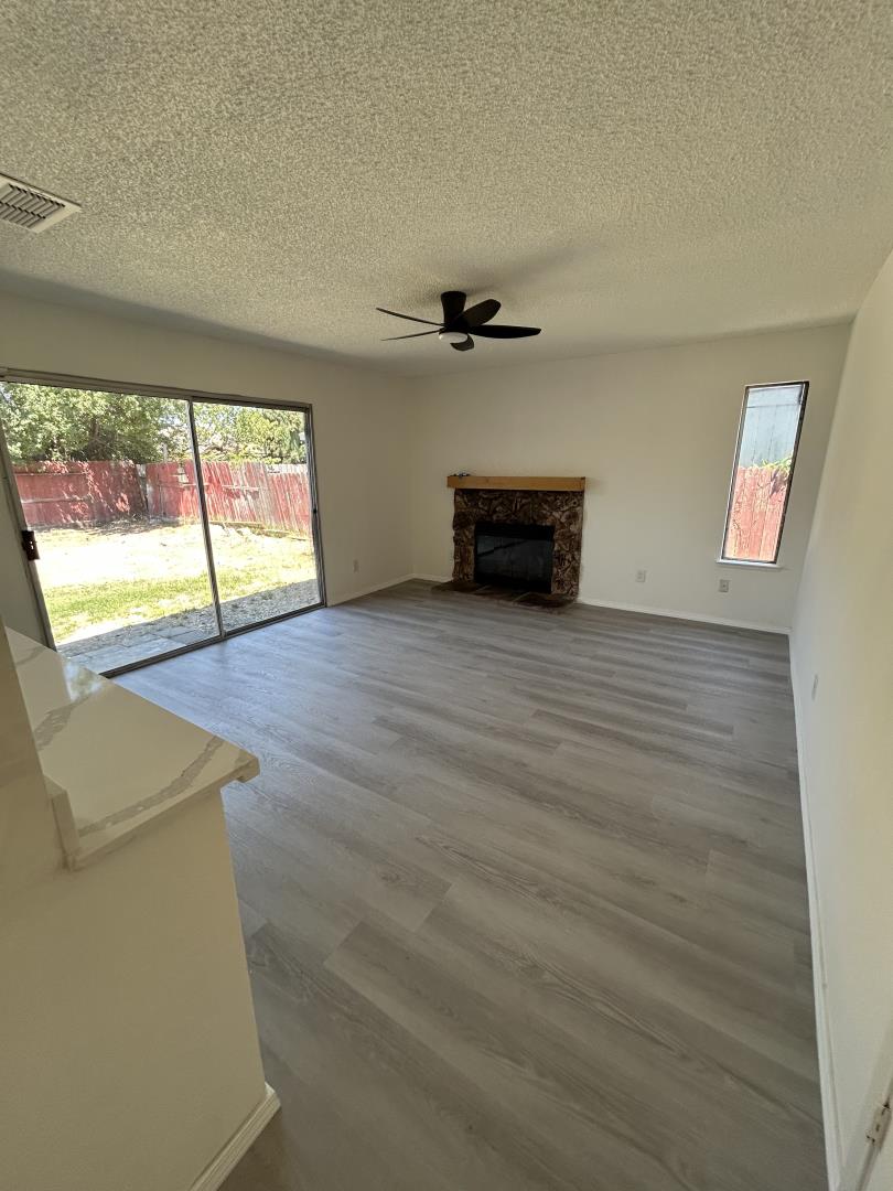 Detail Gallery Image 9 of 22 For 3985 Limestone Way, Sacramento,  CA 95823 - 4 Beds | 2 Baths
