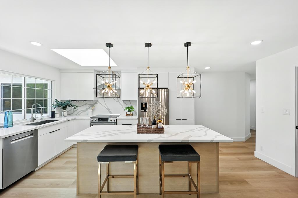 Detail Gallery Image 8 of 33 For 168 Park Dartmouth Pl, San Jose,  CA 95136 - 4 Beds | 2 Baths