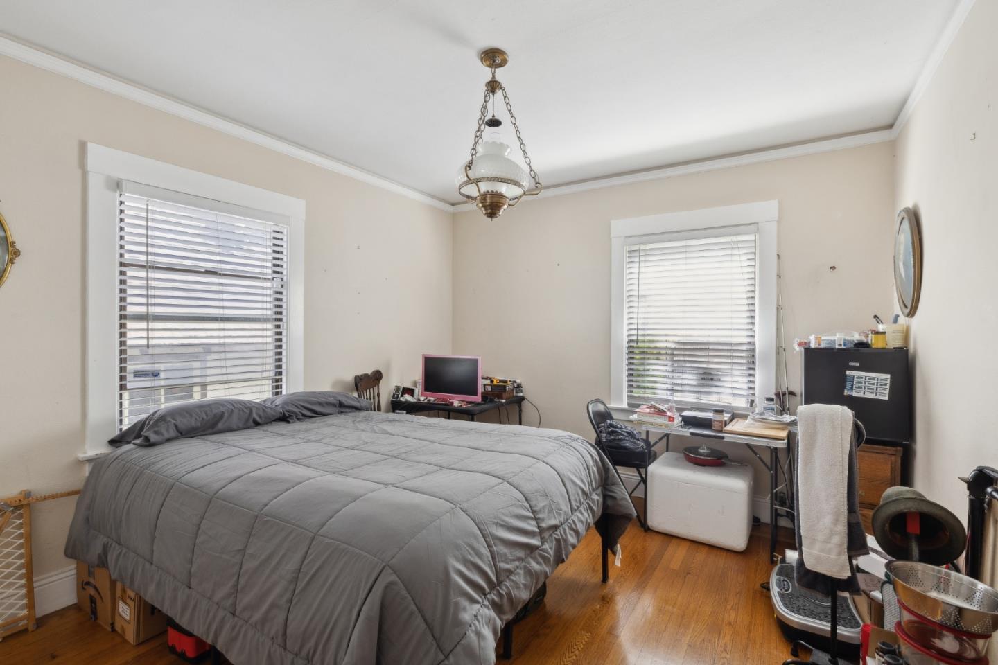 Detail Gallery Image 11 of 19 For 1516 Cortez Ave, Burlingame,  CA 94010 - 4 Beds | 3/1 Baths
