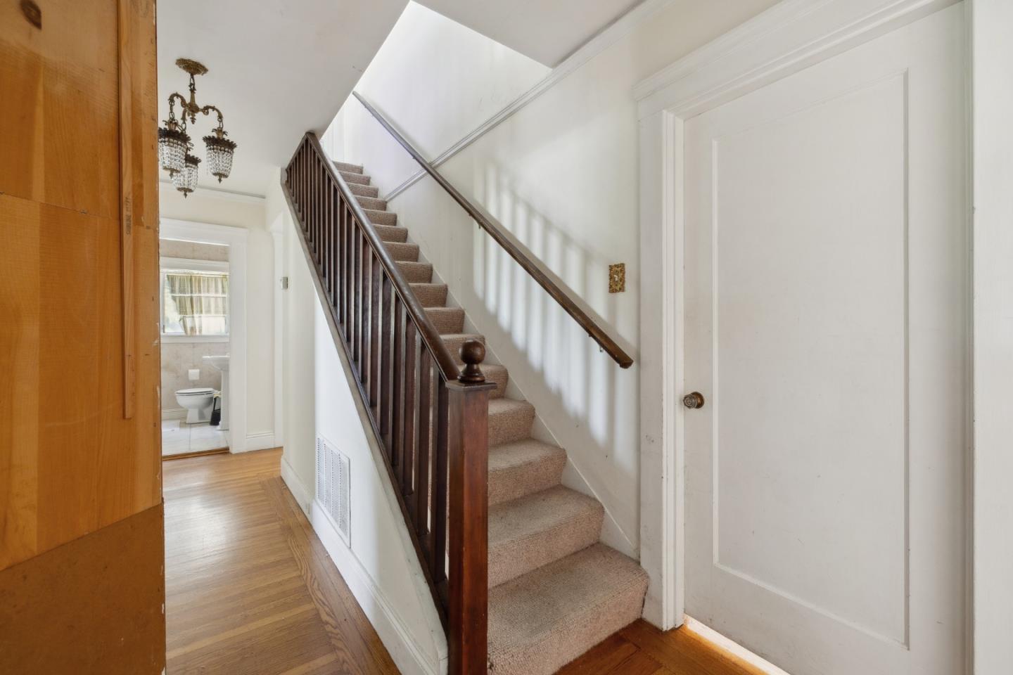 Detail Gallery Image 12 of 19 For 1516 Cortez Ave, Burlingame,  CA 94010 - 4 Beds | 3/1 Baths